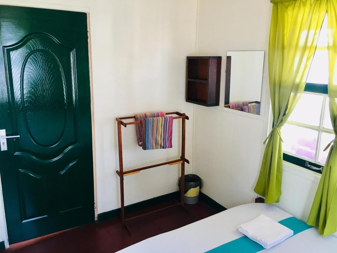 Guesthouse De Kleine Historie Paramaribo Bagian luar foto