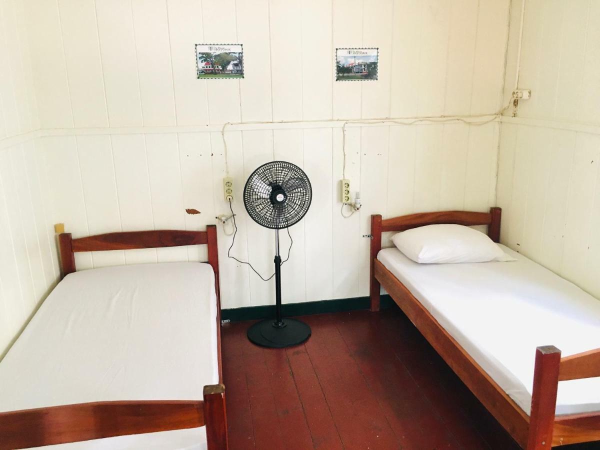 Guesthouse De Kleine Historie Paramaribo Bagian luar foto